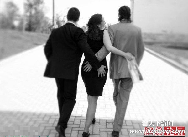 抓拍疯狂男女们当众大胆亲热的雷人场面(组图)